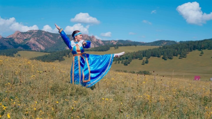 Traditional Mongolia Dance by @_zayakaa__
.
.
.
.
.
.
.
.
.
.
.
.
.
.
.
.
.
.
#mongolia #dance #travels #attire #beautifulplaces #beautifuldress