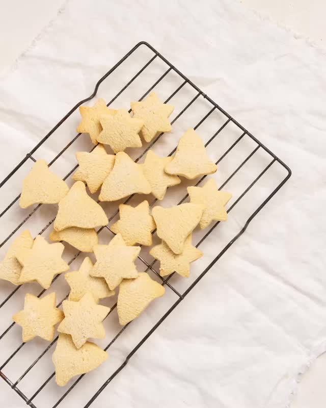 Have you had our #Christmas #biscuitA buttery scotch #shortbread that just melts in your mouth. ....