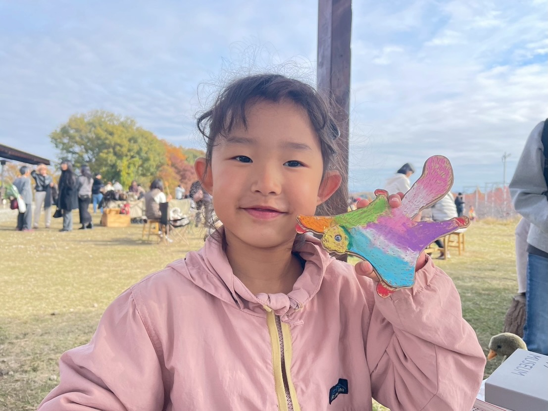 ワークショップにご参加いただいた皆様、ありがとうござました!🐟
発見や学びなどお持ち帰りいただけたでしょうか🔍👀
今回は八王子オープンファクトリー内でのイベントでしたので、僕が普段していることや、これまでどのようなことをしてきたか。また設計の話しなど、スライドを使いながら説明させていただきました📺
あまり参考にならなかったかもしれませんが、こういう風に生きている人もいるんだなーと、頭の片隅に留めていただけたら嬉しいです。
来年もオープンファクトリーが開催される際はエントリーしてみたいと思っています。
新しい発見や学びのあるコンテンツを準備して参りますので、ぜひまた参加をご検討ください🛠️
改めましてワークショップにご参加いただき、ありがとうございました!
また、今回場所を提供していただいた磯沼牧場様 、@isonuma__milkfarm
お手伝いとして参加してくれた書道家のはーちゃん
@hacreii 、
本当にありがとうございました!
@hachioji_openfactory