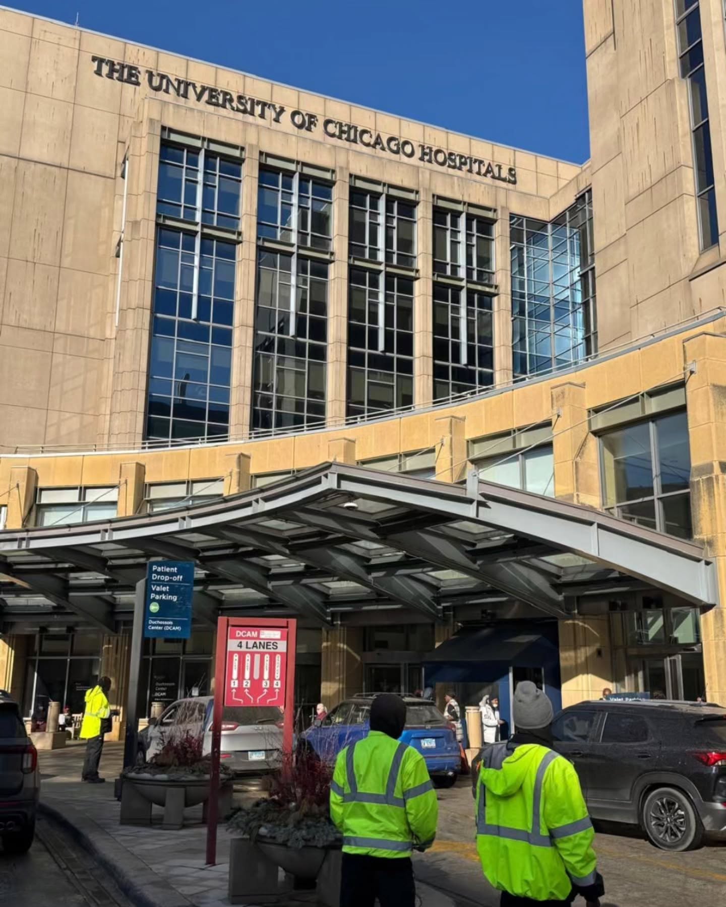 At the prestigious University of Chicago 🇺🇸
An enriching experience learning Multivessel 𝐓𝐄𝐂𝐀𝐁 (𝐓𝐨𝐭𝐚𝐥𝐥𝐲 𝐄𝐧𝐝𝐨𝐬𝐜𝐨𝐩𝐢𝐜 𝐂𝐨𝐫𝐨𝐧𝐚𝐫𝐲 𝐀𝐫𝐭𝐞𝐫𝐲 𝐁𝐲𝐩𝐚𝐬𝐬) techniques under the mentorship of 𝐃𝐫. 𝐇𝐮𝐬𝐚𝐦 𝐇. 𝐁𝐚𝐥𝐤𝐡𝐲, a global pioneer in robotic heart surgery, alongside 𝐃𝐫. 𝐊𝐞𝐢𝐭𝐚 𝐊𝐢𝐤𝐮𝐜𝐡𝐢, master of MICS cardiac surgery.
A week filled with innovation, precision, and powerful exchange of ideas.
Continuous learning and global collaboration to further elevate the standards of robotic and minimally invasive cardiac surgery.
The journey of excellence never stops.
📍 𝐋𝐨𝐜𝐚𝐭𝐢𝐨𝐧: 𝐒𝐞𝐜𝐭𝐨𝐫 𝟓, 𝐌𝐚𝐢𝐧 𝐒𝐢𝐤𝐚𝐫 𝐑𝐨𝐚𝐝, 𝐕𝐢𝐝𝐲𝐚𝐝𝐡𝐚𝐫 𝐍𝐚𝐠𝐚𝐫, 𝐉𝐚𝐢𝐩𝐮𝐫
📞 𝐏𝐡𝐨𝐧𝐞: +𝟗𝟏 𝟖𝟖𝟎𝟐𝟖𝟎𝟏𝟑𝟖𝟏
🌐 𝐖𝐞𝐛𝐬𝐢𝐭𝐞: 𝐰𝐰𝐰.𝐝𝐫𝐥𝐚𝐥𝐢𝐭𝐦𝐚𝐥𝐢𝐤.𝐜𝐨𝐦
#MultivesselTECAB #RoboticHeartSurgery #MICS #CardiacInnovation #globallearning